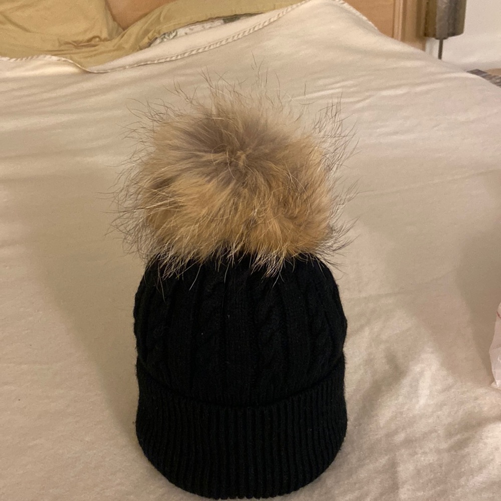 Warm hat,real raccoon Pom Pom,new - Picture 1 of 5